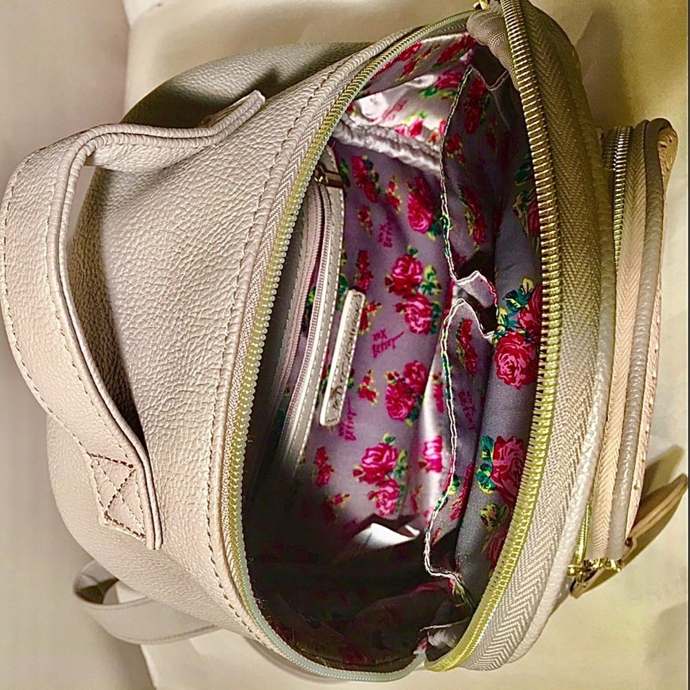 [SOLD] Betsey J. Two-Tone Hearts Mini Backpack - Picture 6 of 12